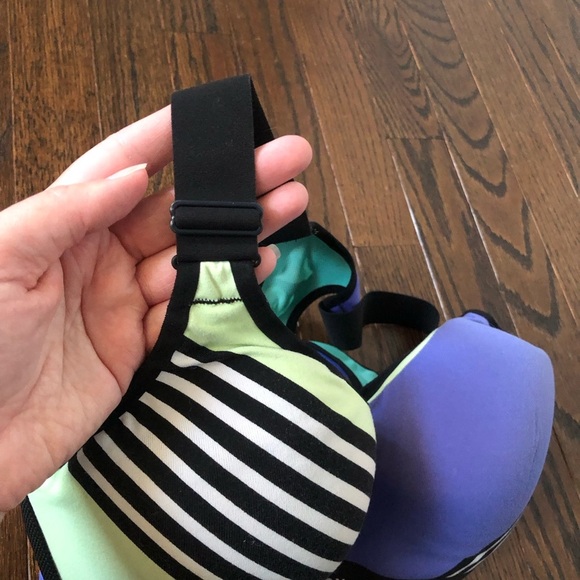 Victoria’s Secret VSX Sport 34D Sports Bra w/Adjustable Straps/Mesh Sides/Wired - Picture 13 of 13